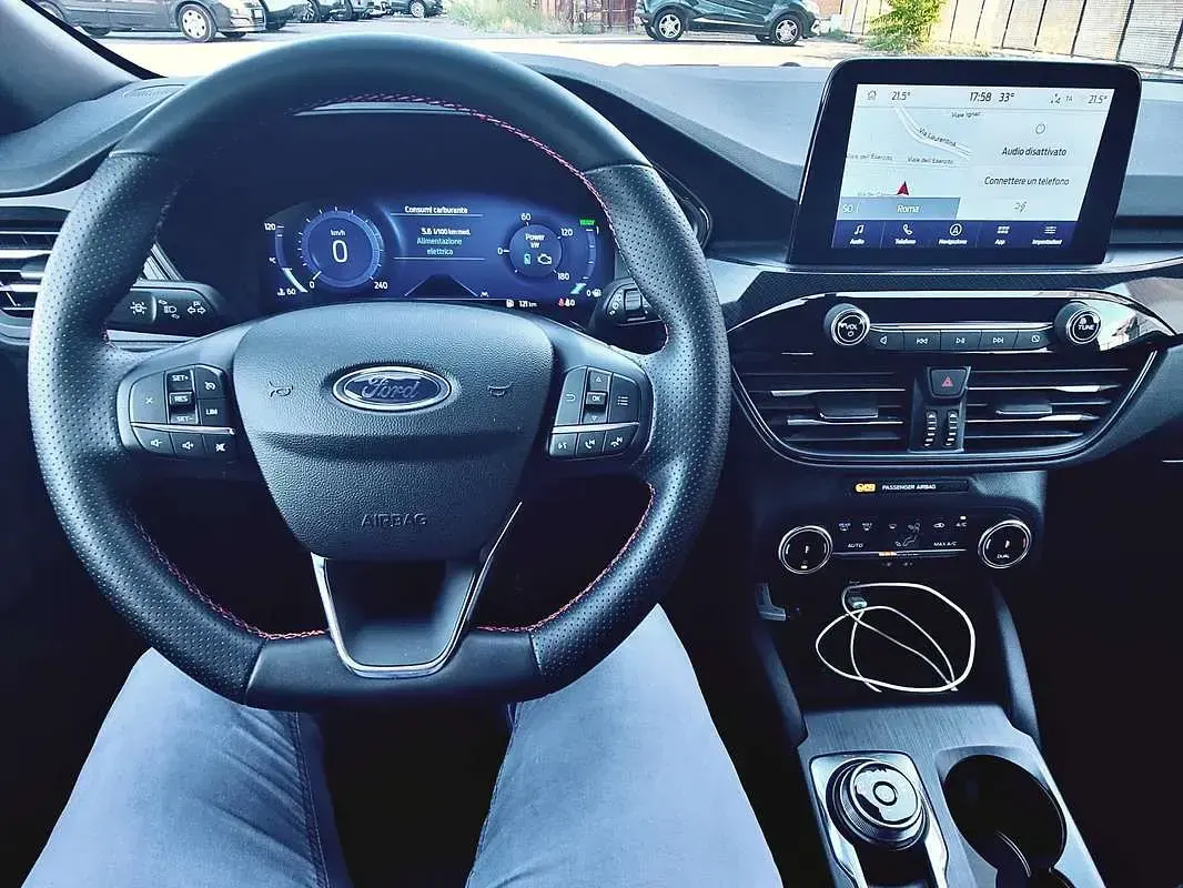 Usata Ford Kuga ST-Line 190 CV (139 kW) 2023 Grigio SUV