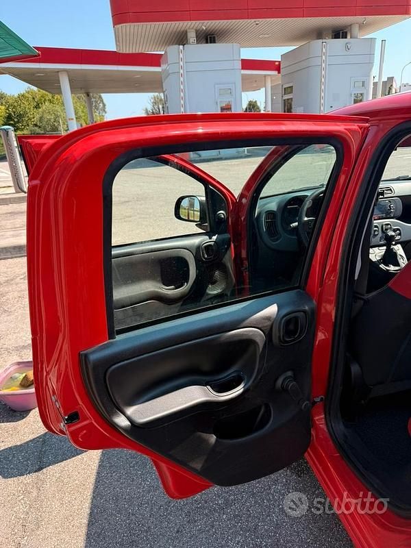 Usata Fiat Panda Easy 69 CV (50 kW) 2018 Rosso Utilitaria