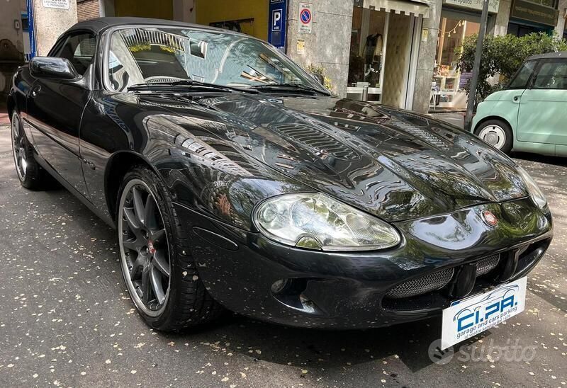 Nero Usata 2000 Jaguar XKR Cabrio | 24.900 € - Immagine 1/4