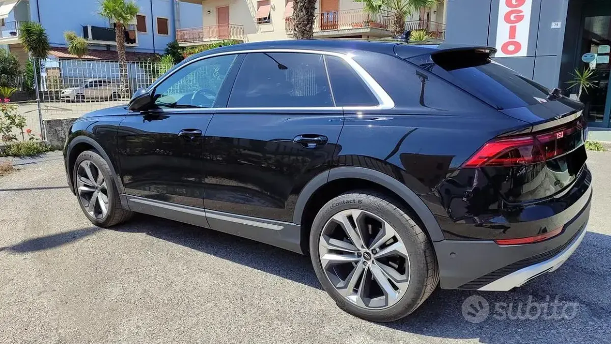 Usata Audi Q8 Sport 231 CV (169 kW) 2024 Nero metallizzato SUV
