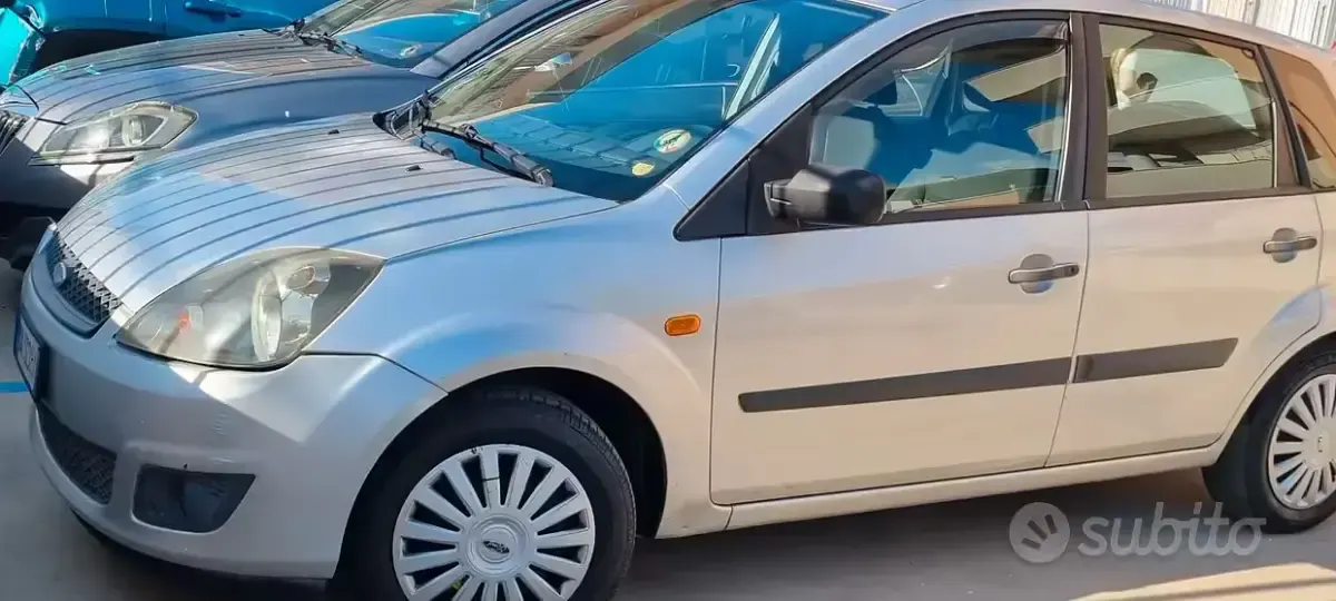 Usata Ford Fiesta 68 CV (50 kW) 2006 Grigio Utilitaria