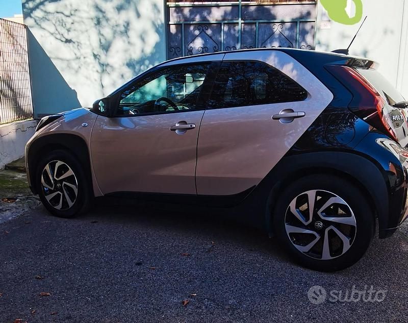 Usata Toyota Aygo X 72 CV (52 kW) 2024 Marrone SUV