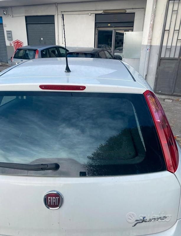 Usata Fiat Grande Punto 65 CV (47 kW) 2007 Bianco Utilitaria