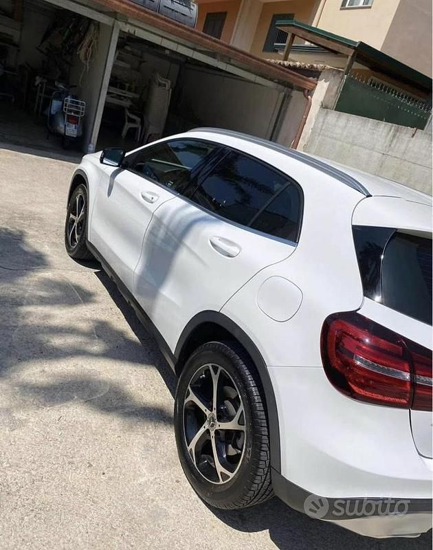 Usata Mercedes GLA200 136 CV (100 kW) 2018 Bianco SUV