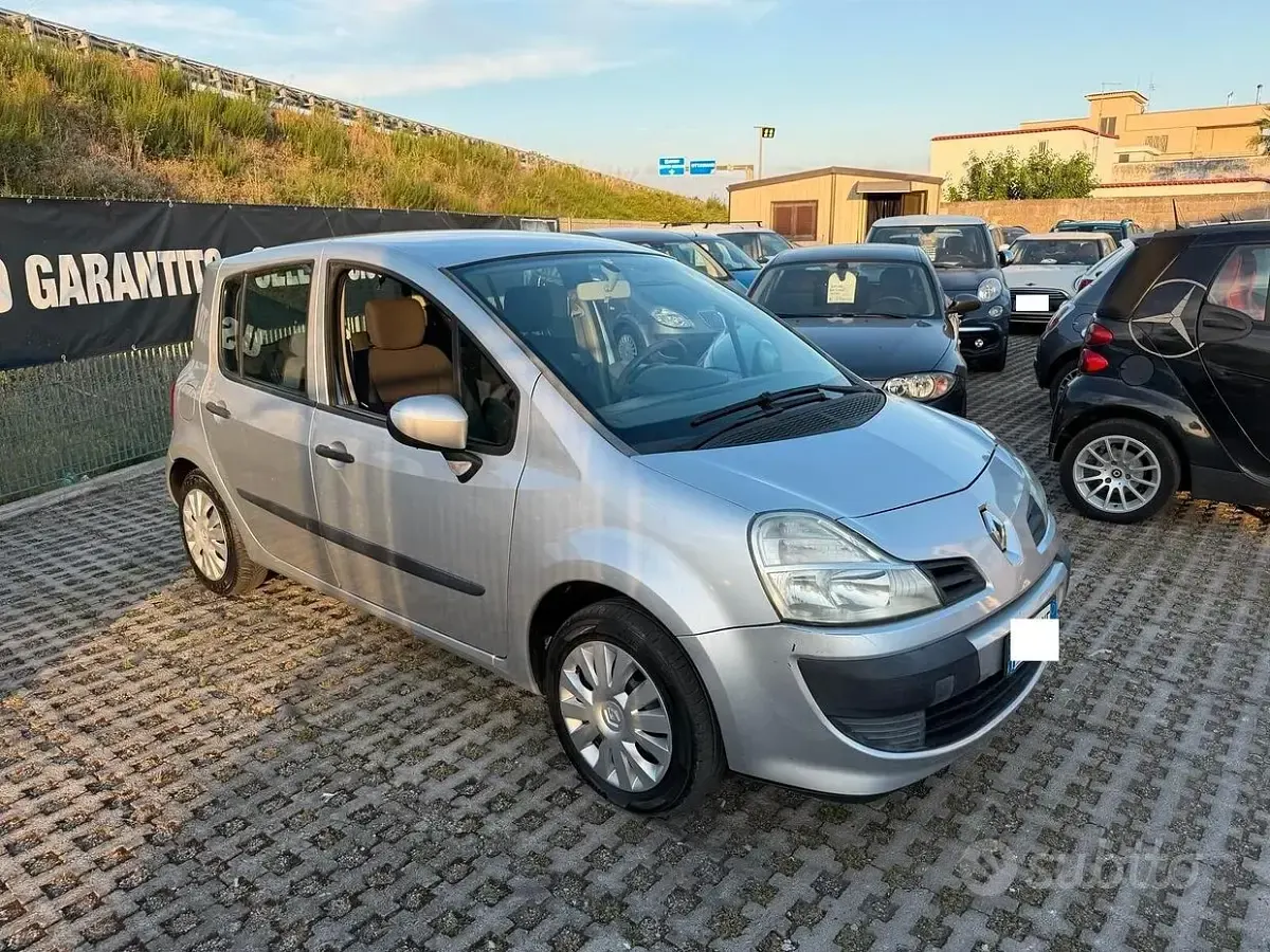 Usata Renault Modus 75 CV (55 kW) 2008 Grigio Monovolume