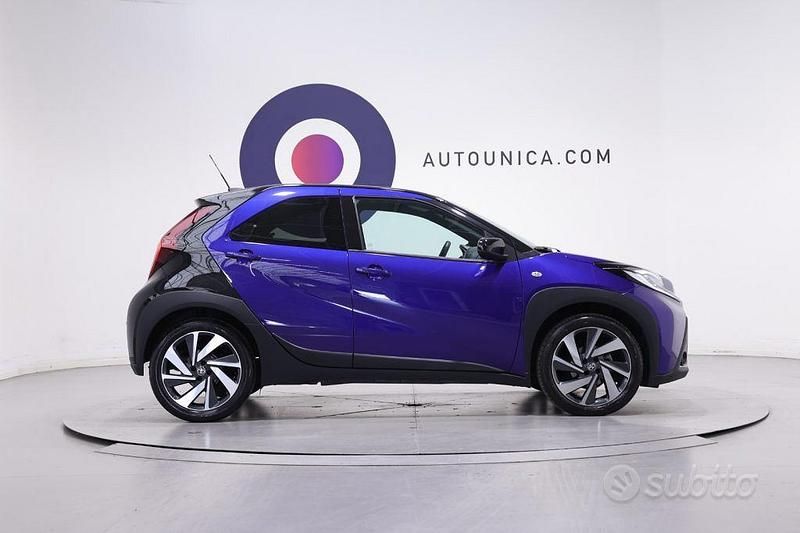 Usata Toyota Aygo X Lounge 72 CV (52 kW) 2024 Blu SUV