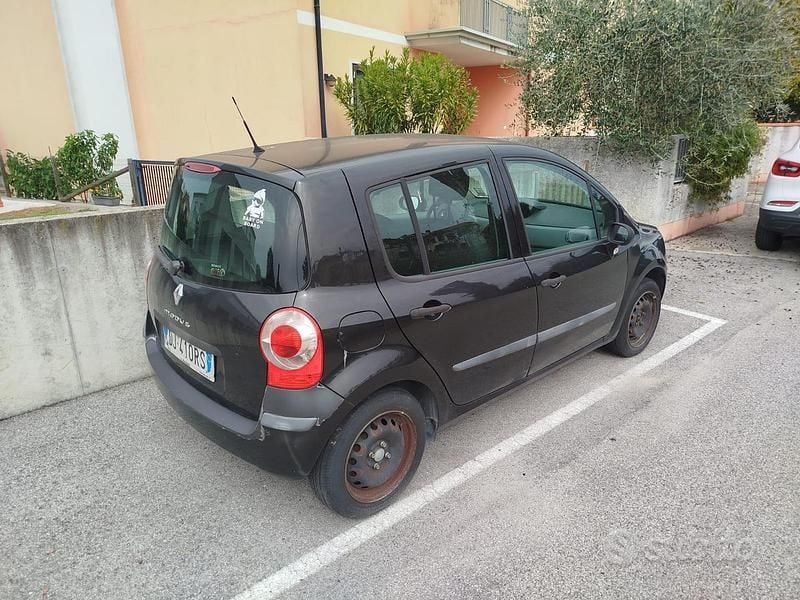 Nero Usata 2007 Renault Modus Monovolume | 1600 € (Ottimo prezzo) - Immagine 1/4