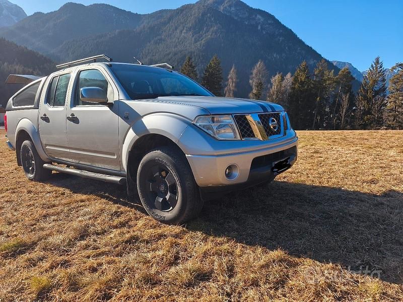 Second-hand Nissan Navara 171 CP (125 kW) 2006 Gri Pickup