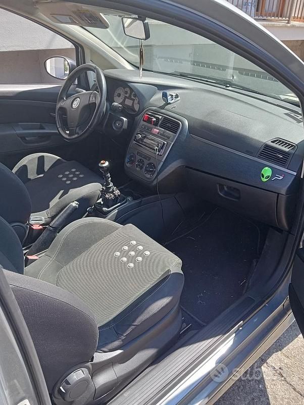 Occasion Fiat Grande Punto 131 ch (96 kW) 2007 Gris Citadine