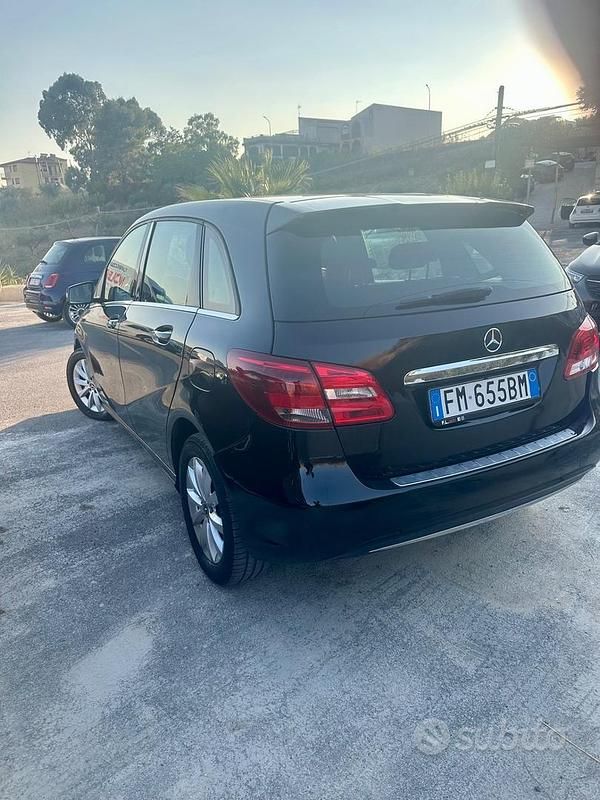 Usata Mercedes B160 Business 108 CV (79 kW) 2017 Nero Monovolume