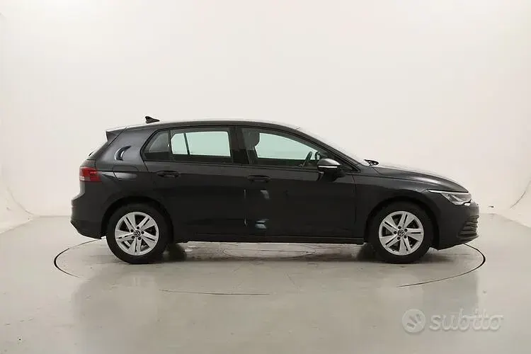 Usata VW Golf VIII Life 110 CV (80 kW) 2022 Grigio Berlina