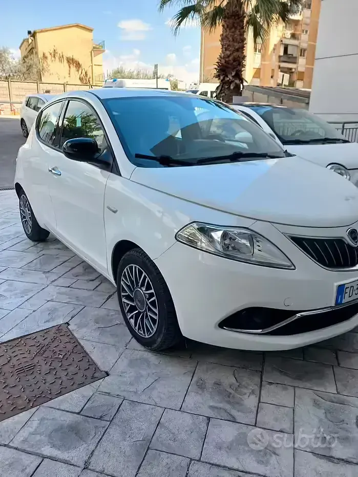 Usata Lancia Ypsilon 69 CV (50 kW) 2013 Bianco Utilitaria
