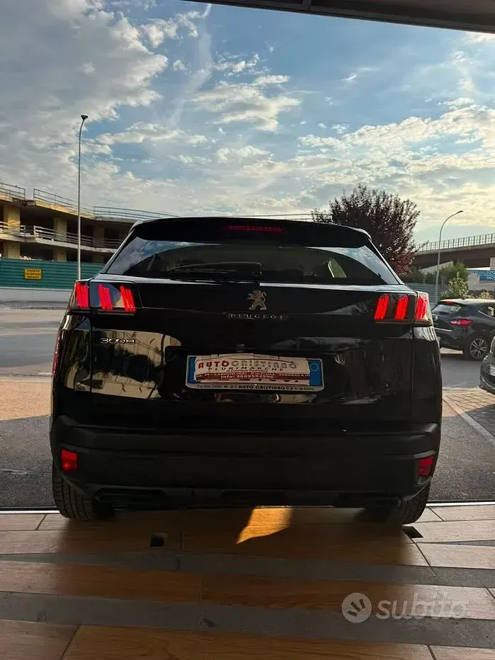 Usata Peugeot 3008 Allure 131 CV (96 kW) 2022 Nero SUV