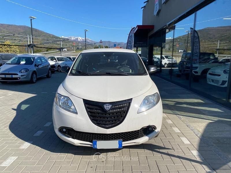 Usata Lancia Ypsilon Silver 95 CV (69 kW) 2014 Bianco Utilitaria