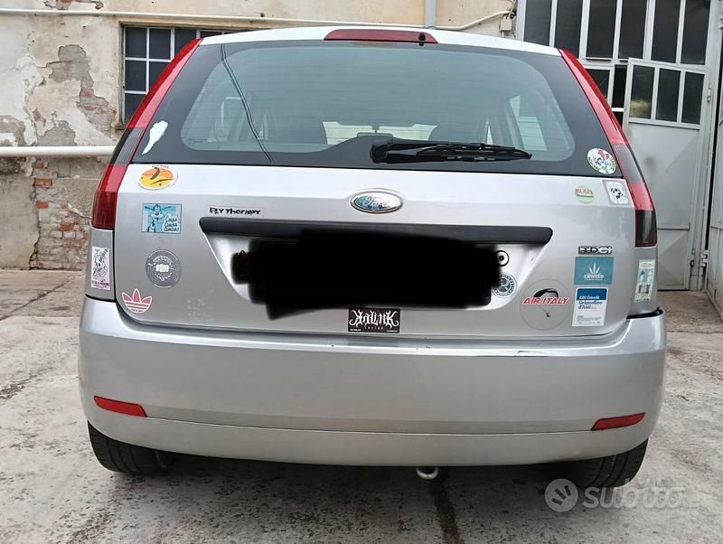 Usata Ford Fiesta Ambiente 68 CV (50 kW) 2002 Grigio Utilitaria