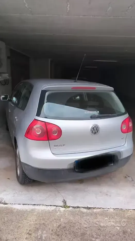 Usata VW Golf V 102 CV (75 kW) 2008 Grigio Utilitaria