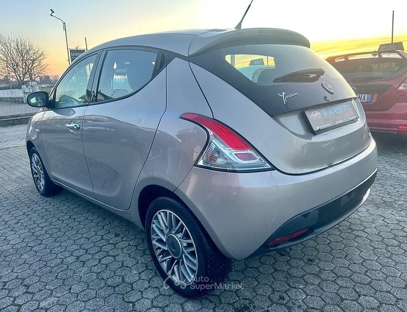 Usata Lancia Ypsilon 84 CV (61 kW) 2012 Beige Utilitaria