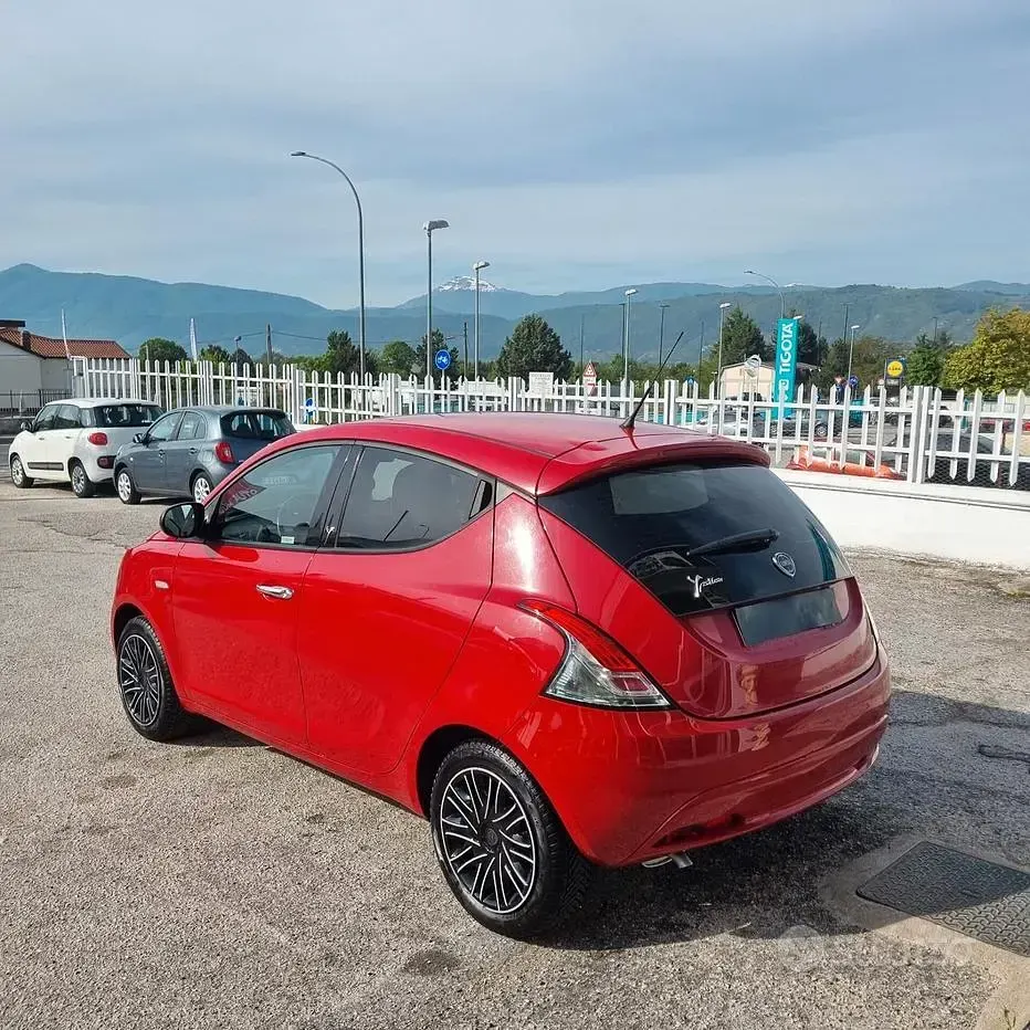 Gebraucht Lancia Ypsilon Platinum 69 PS (50 kW) 2018 Rot Kleinwagen