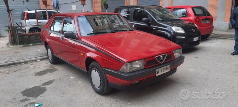 Usata Alfa Romeo 75 110 CV (80 kW) 1987 Rosso Berlina