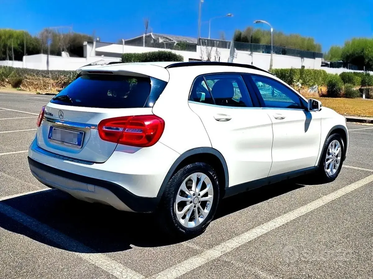 Usata Mercedes GLA200 Executive 136 CV (100 kW) 2017 Bianco SUV