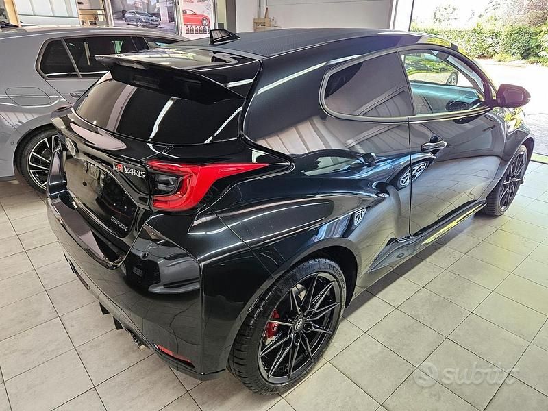 Usata Toyota Yaris 261 CV (191 kW) 2024 Nero Utilitaria
