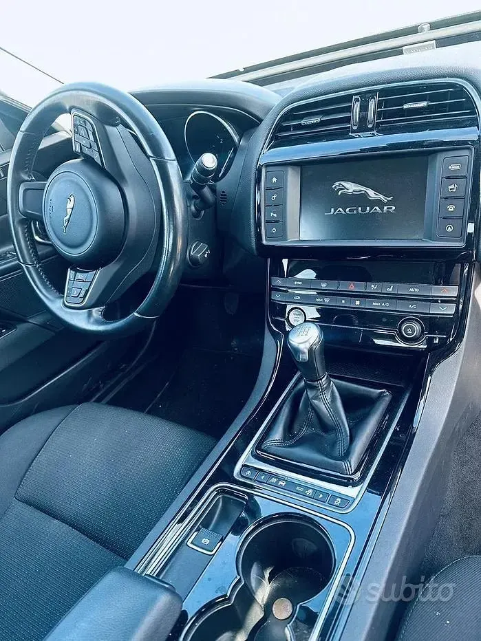 Usata Jaguar XE 180 CV (132 kW) 2016 Nero Berlina