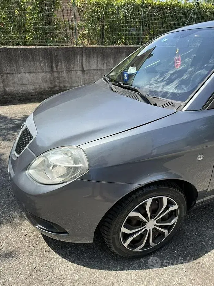 Usata Lancia Ypsilon 60 CV (44 kW) 2009 Grigio Utilitaria