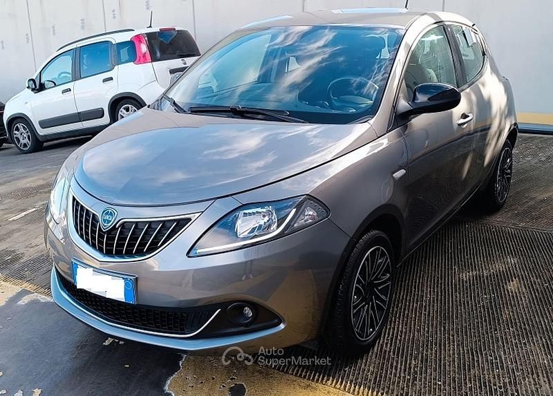 Usata Lancia Ypsilon 69 CV (50 kW) 2023 Gray Utilitaria