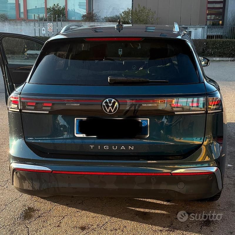 Usata VW Tiguan Elegance 150 CV (110 kW) 2024 Verde SUV