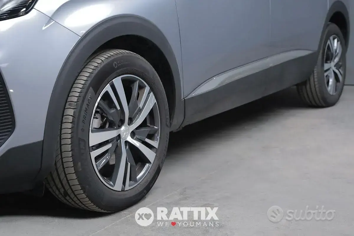 Gebraucht Peugeot 5008 Allure 131 PS (96 kW) 2024 Grau SUV