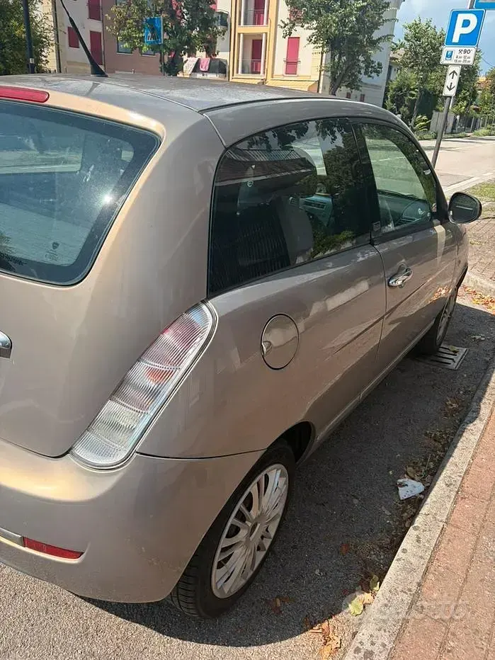 Usata Lancia Ypsilon 75 CV (55 kW) 2011 Utilitaria