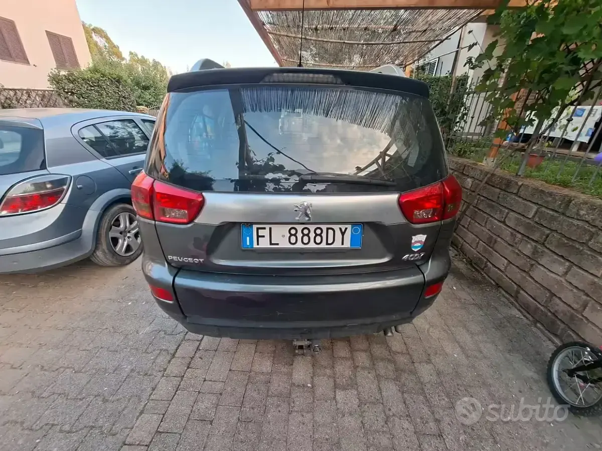 Usata Peugeot 4007 156 CV (114 kW) 2008 Verde SUV