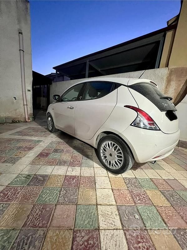 Usata Lancia Ypsilon 69 CV (50 kW) 2017 Utilitaria