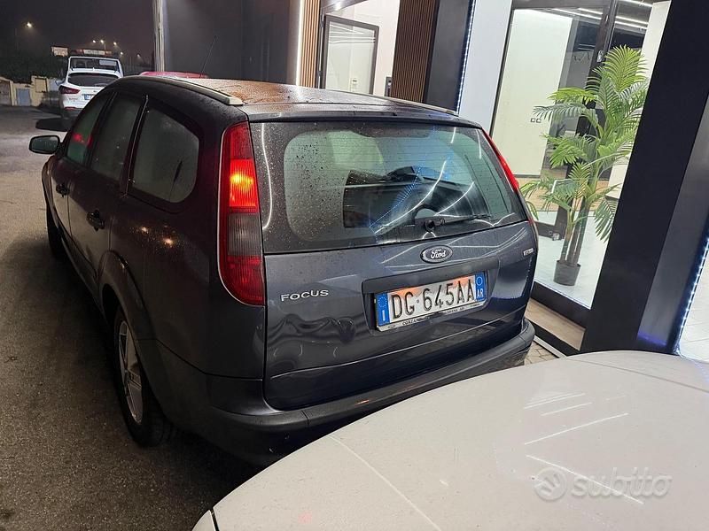 Usata Ford Focus Titanium 90 CV (66 kW) 2008 Grigio Station wagon