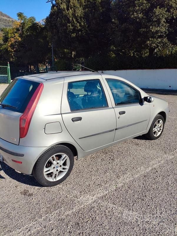 Usata Fiat Punto Active 60 CV (44 kW) 2004 Argento Berlina