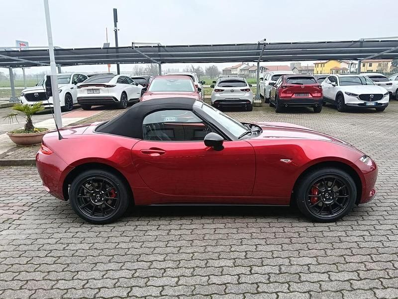 Nuova Mazda MX5 132 CV (97 kW) 2026 Soul red crystal Cabrio