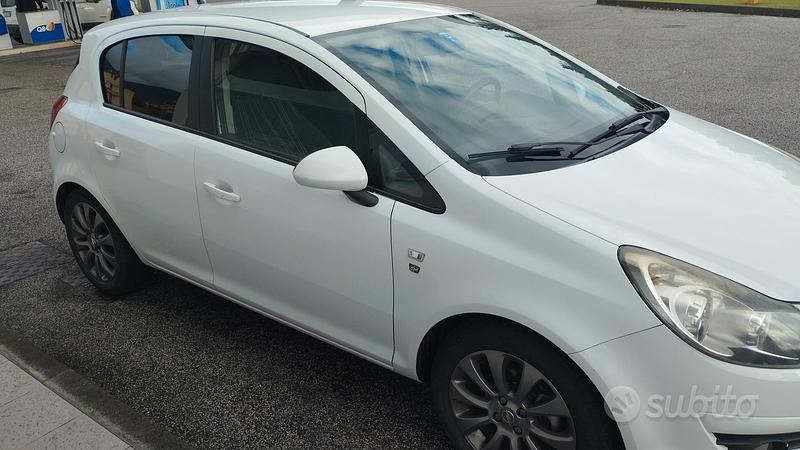 Usata Opel Corsa Enjoy 80 CV (58 kW) 2010 Bianco Berlina
