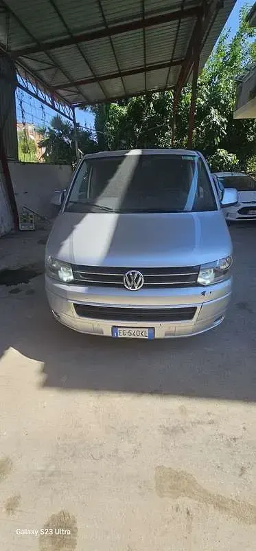 Usata VW Caravelle 179 CV (131 kW) 2011 Argento Furgone