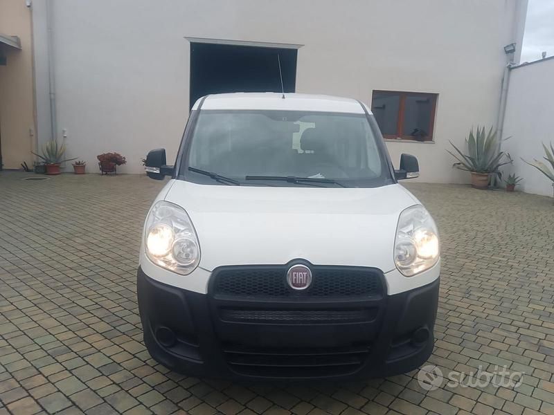 Usata Fiat Doblò 120 CV (88 kW) 2011 Bianco Monovolume