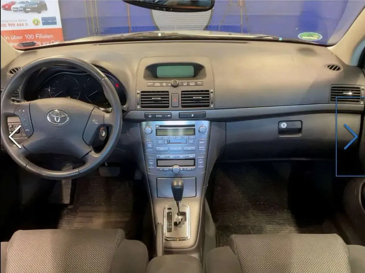 Usata Toyota Avensis Sol 147 CV (108 kW) 2004 Argento iridio Berlina