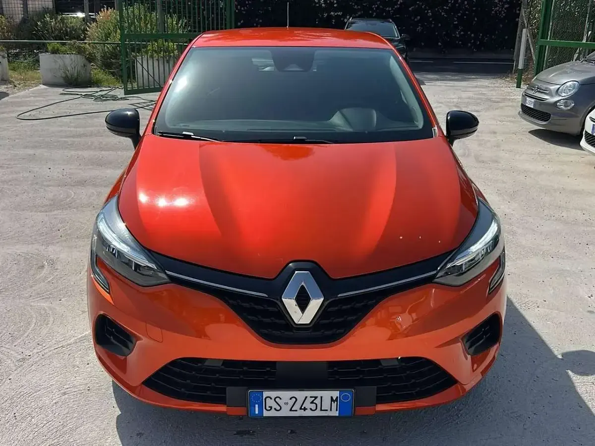 Usata Renault Clio Equilibre 65 CV (47 kW) 2023 Arancione Utilitaria