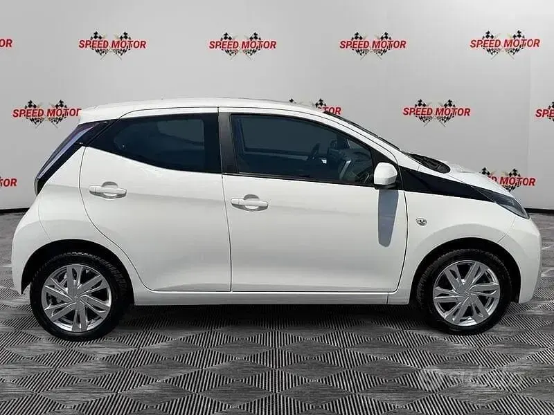 Usata Toyota Aygo X-play 70 CV (51 kW) 2018 Bianco Utilitaria