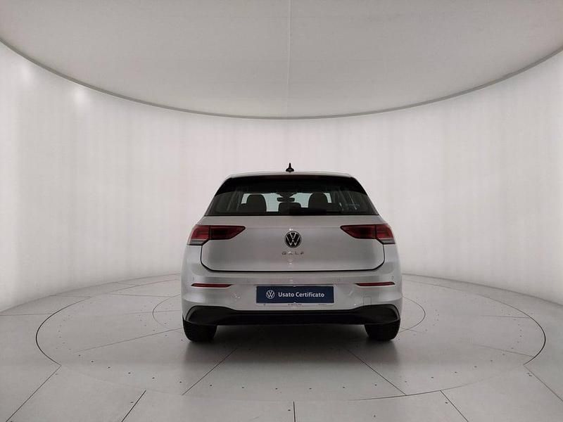 Usata VW Golf VIII Life 110 CV (80 kW) 2022 Argento metallizzato Berlina