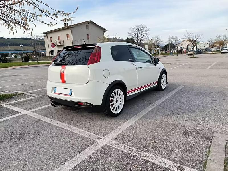 Usata Abarth Grande Punto 155 CV (114 kW) 2007 Bianco Utilitaria