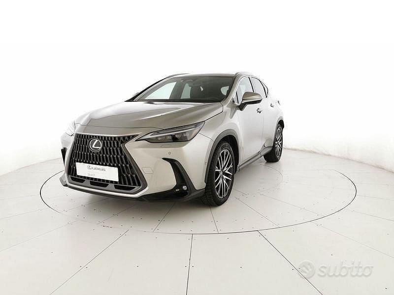 Usata Lexus NX450h+ Luxury Line 309 CV (227 kW) 2022 Grigio SUV