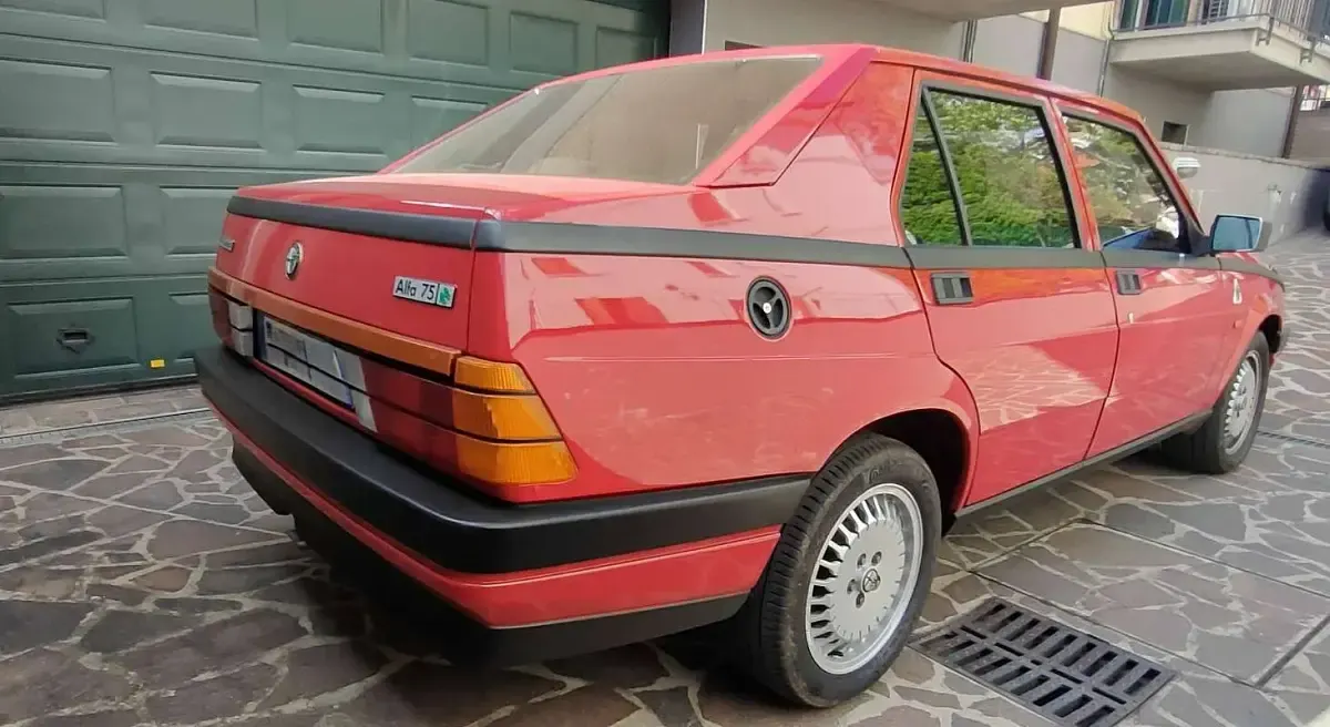 Usata Alfa Romeo 75 Quadrifoglio Verde 156 CV (114 kW) 1986 Berlina