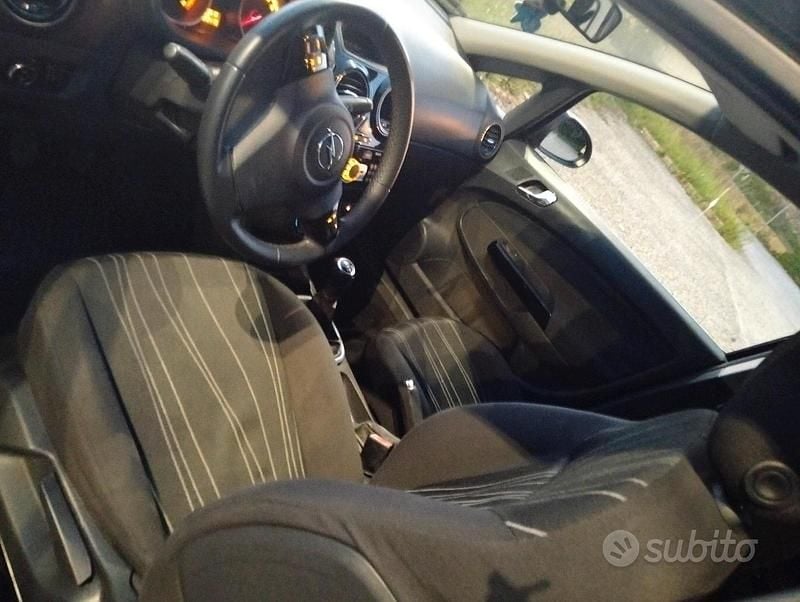 Usata Opel Corsa 85 CV (62 kW) 2011 Grigio Utilitaria