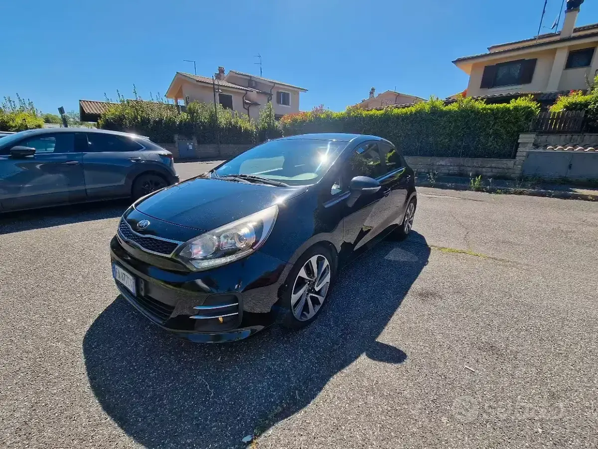 Usata Kia Rio 90 CV (66 kW) 2015 Nero Berlina