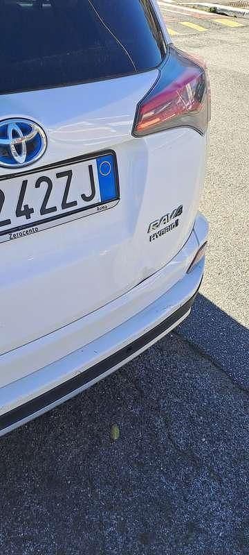 Usata Toyota RAV4 Hybrid 155 CV (114 kW) 2017 Bianco SUV