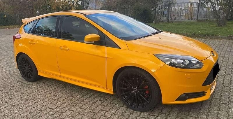 Usata Ford Focus ST 250 CV (183 kW) 2015 Giallo Berlina